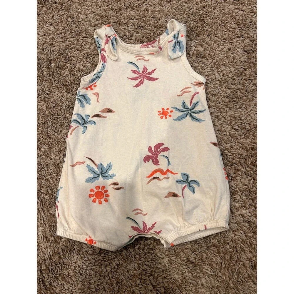 Baby Girl Lot of 5 clothing  0-3 Months Multicolor